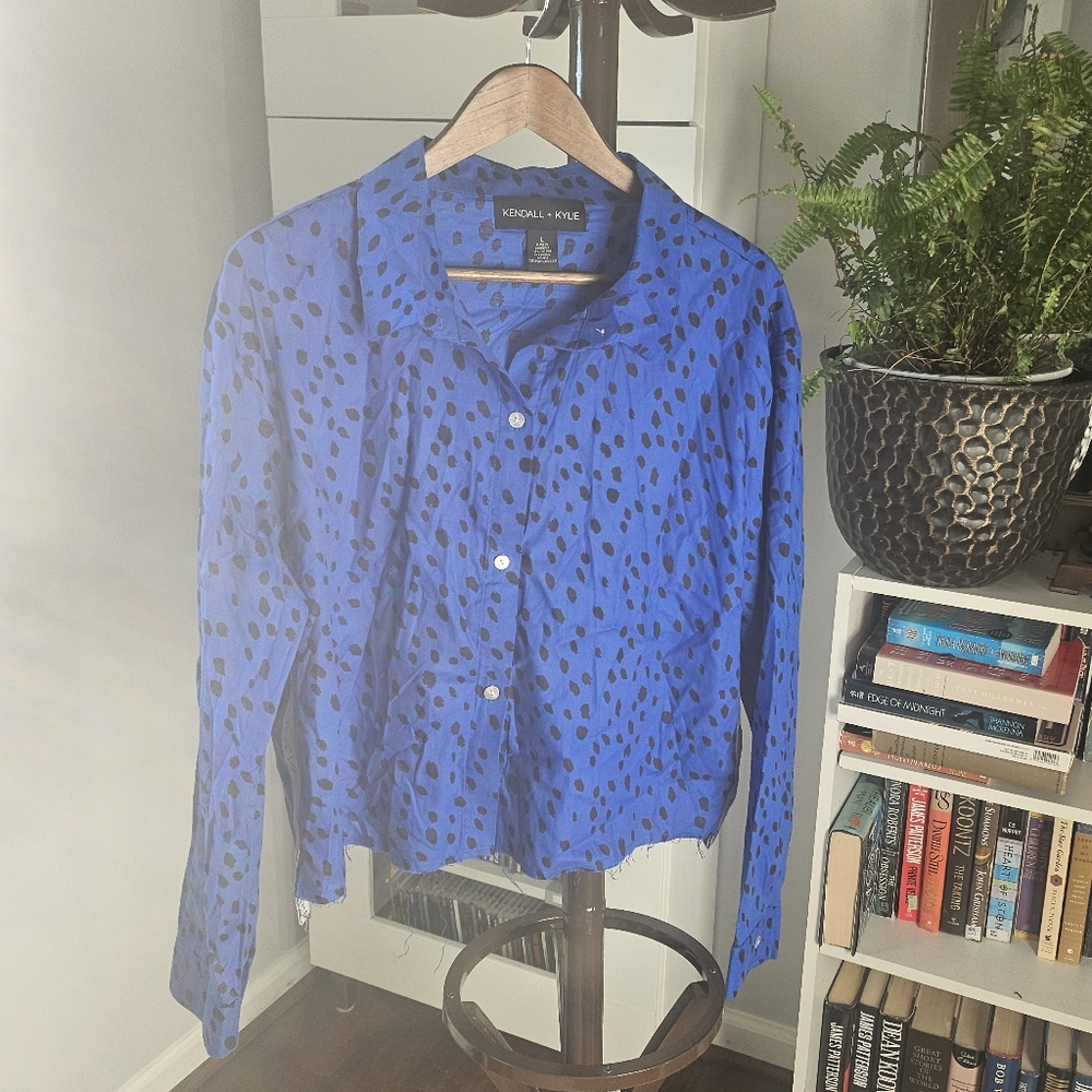 Kendall + Kylie PJ set. Large. Blue and black dot.